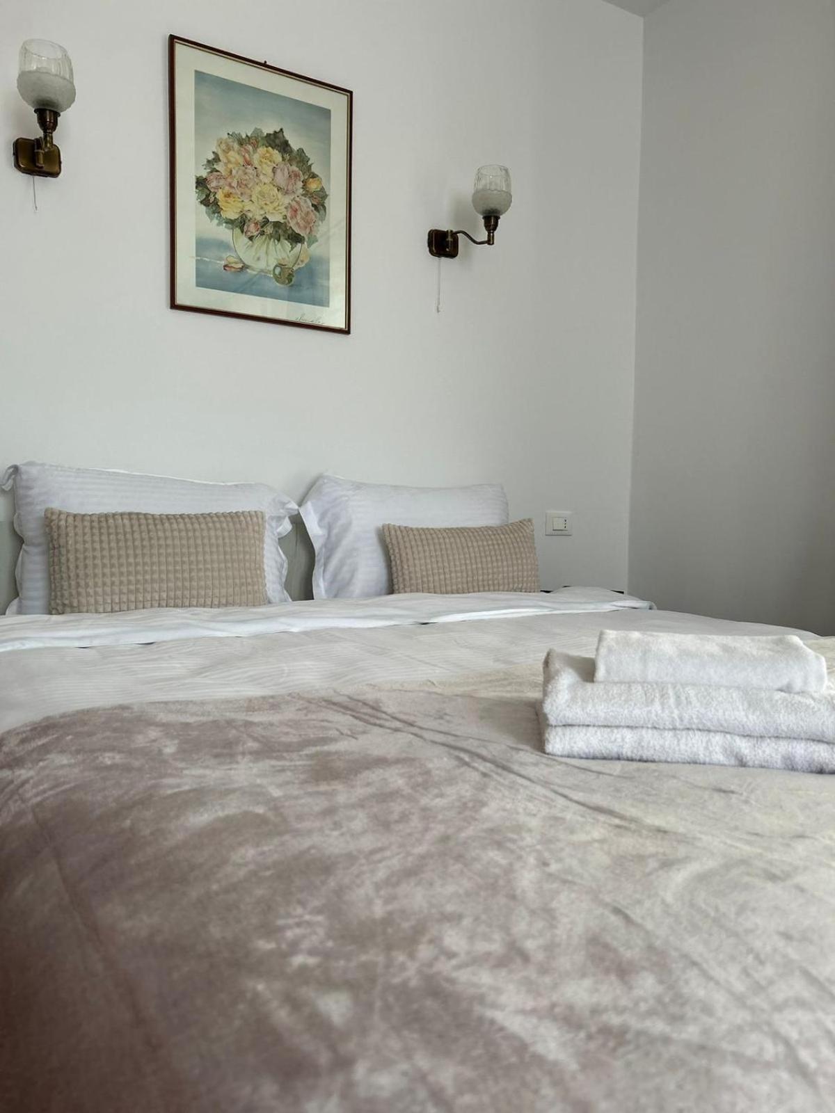 Ambra Room'S Brasov Bagian luar foto