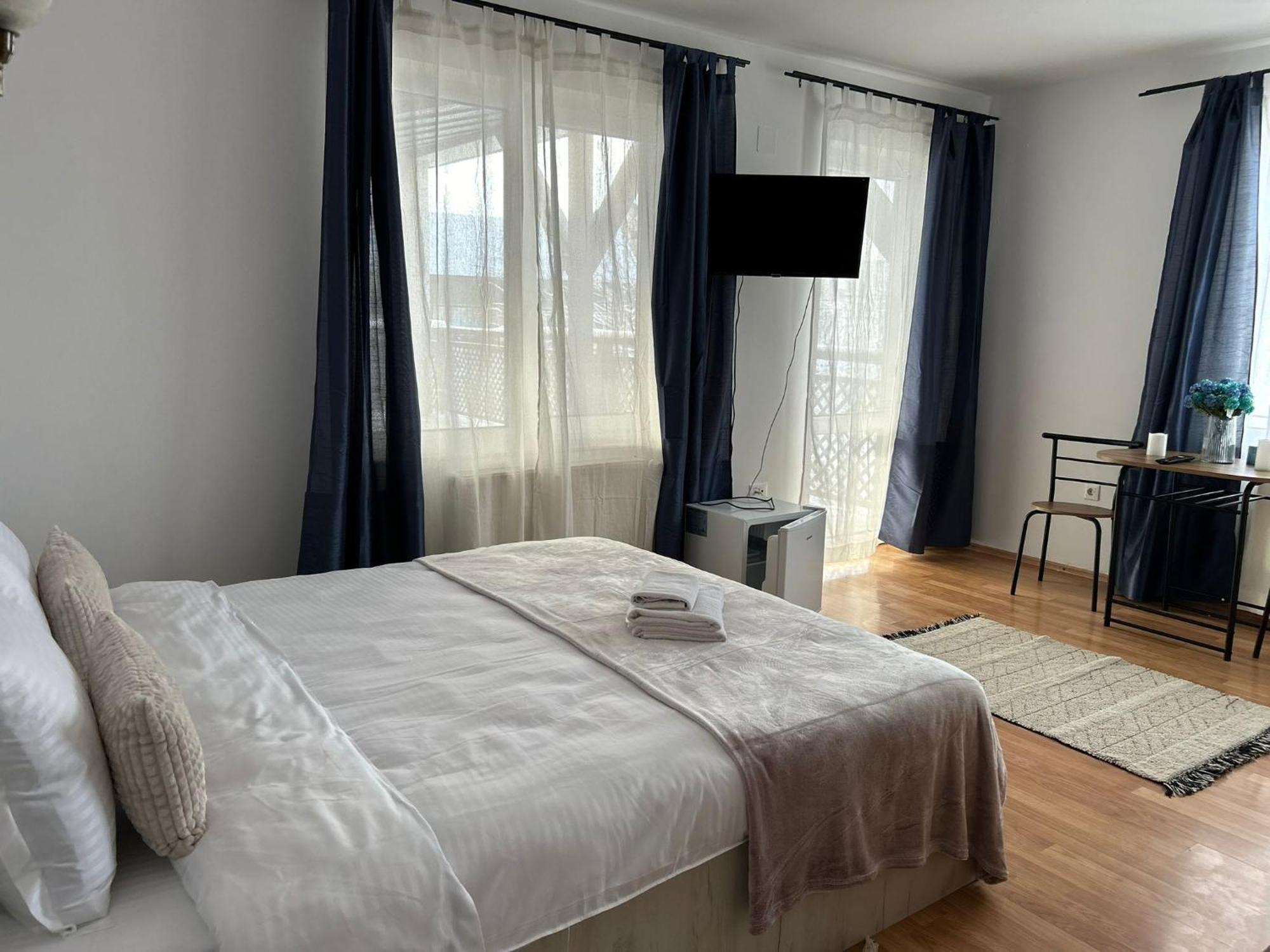 Ambra Room'S Brasov Bagian luar foto