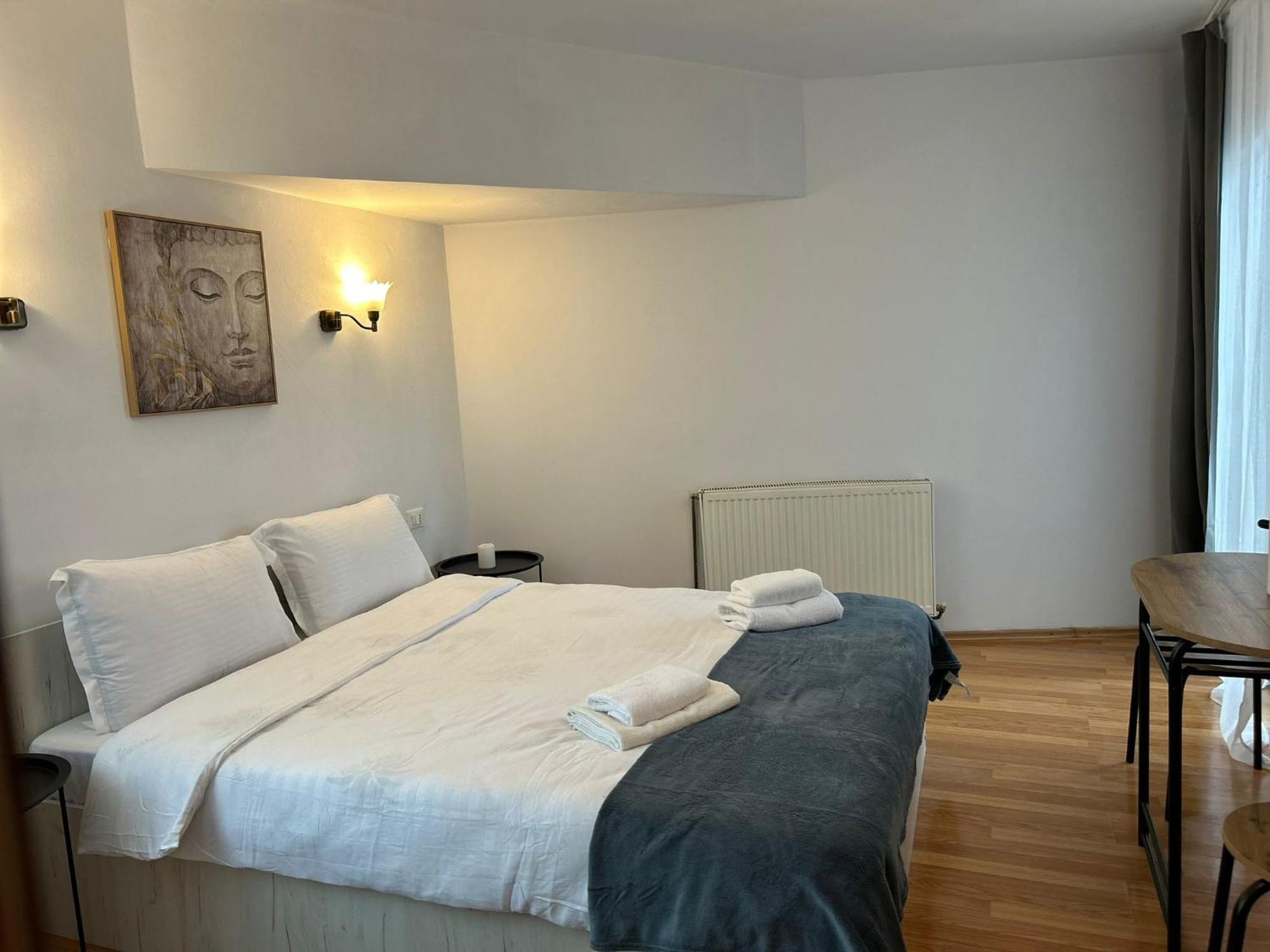 Ambra Room'S Brasov Bagian luar foto